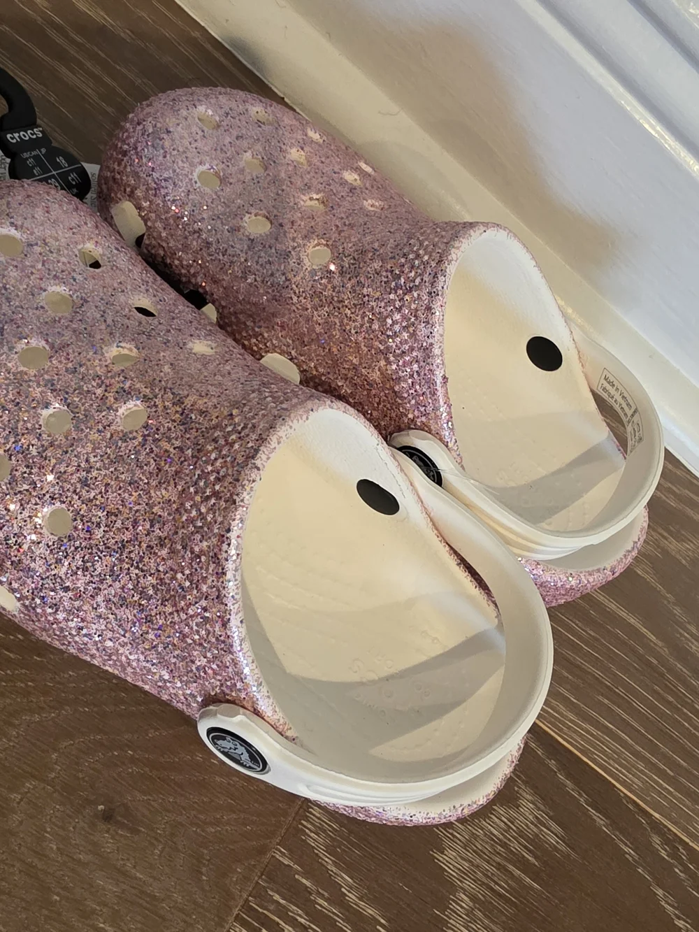 NWT CROCS Kids Glitter Clog in Pink with White Strap Girls Size 11